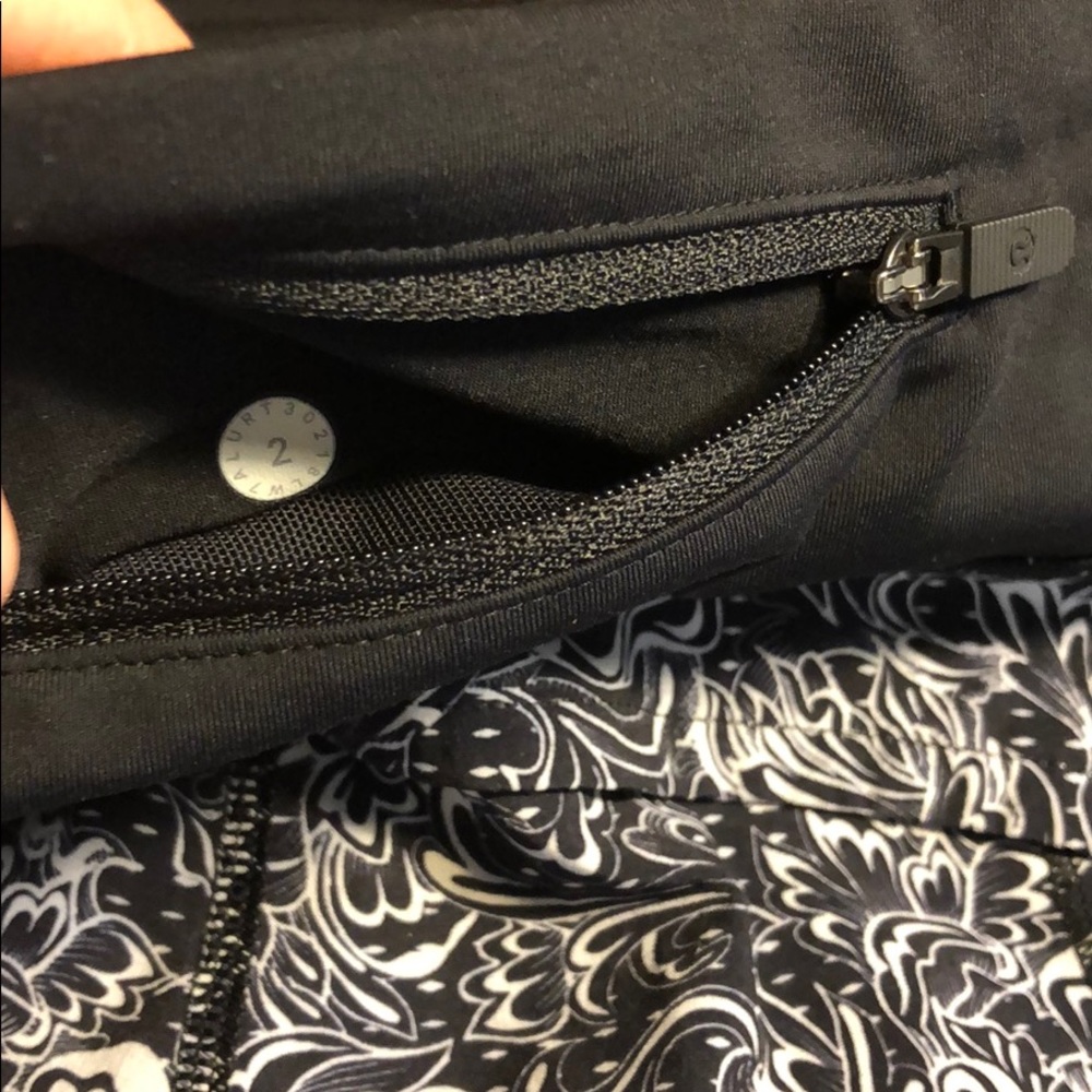 Lululemon Speed Up Short - Solid Black Waist Band - Picture 7 of 8